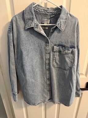 Universal Thread Light Wash Denim Button-Down Shirt